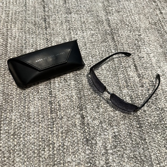 Y2K Marc by Marc Jacobs Sunglasses - Picture 4 of 5